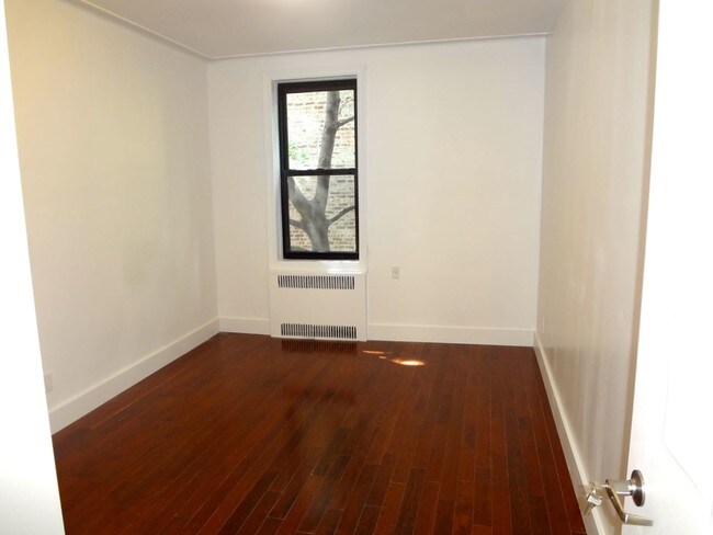 Foto del edificio - 42-54-54 Judge St