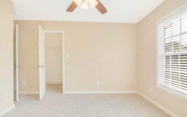 Foto del edificio - 2817 N Greenfield Rd