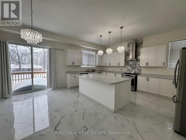 Photo du bâtiment - 45 Sanford Cir