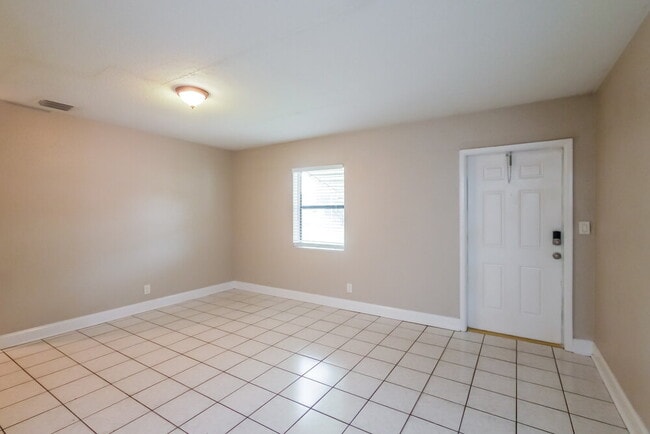 Building Photo - 1120 NW 17th Ave