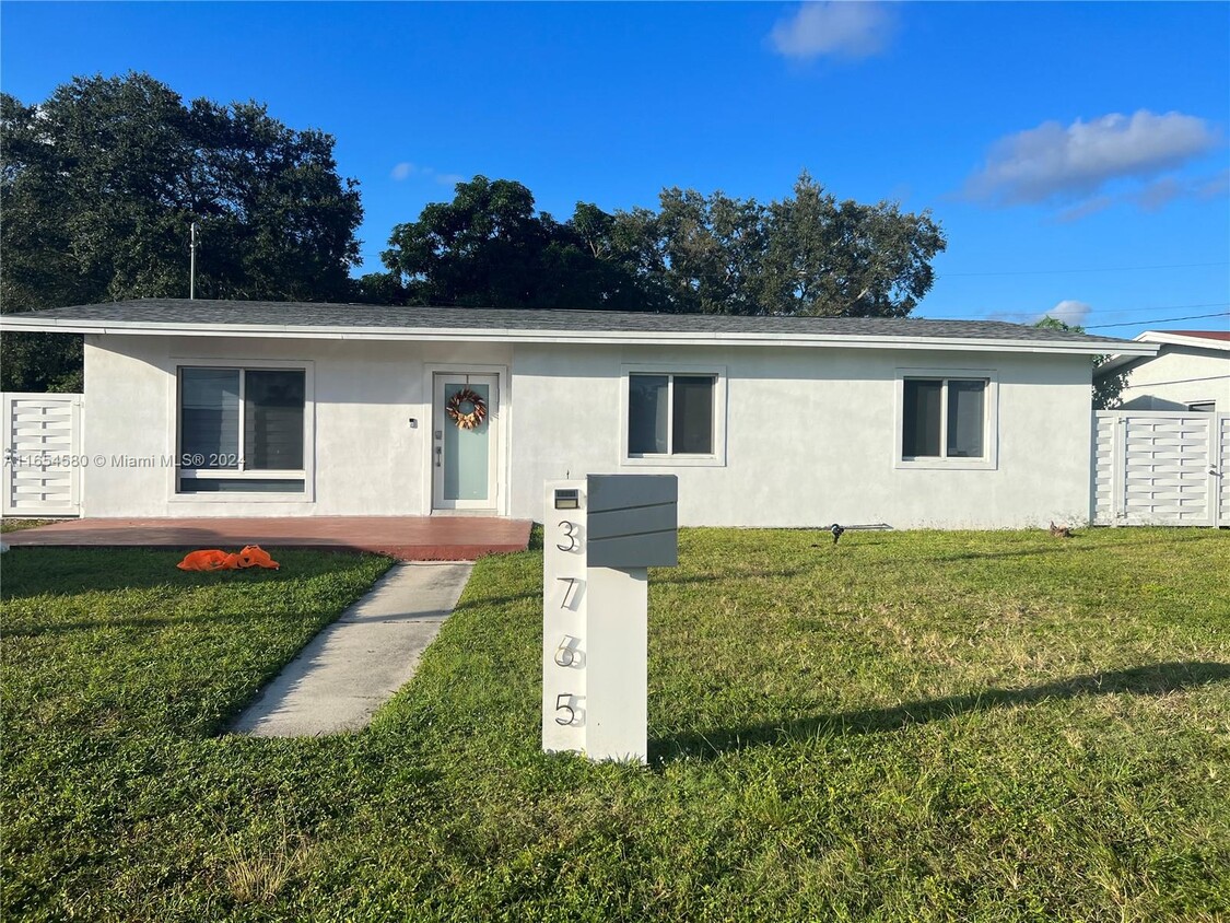 Foto principal - 3765 NW 176th St