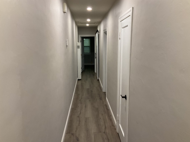 Foto del edificio - 2 bedroom 1 bath Duplex unit w/remodeled k...