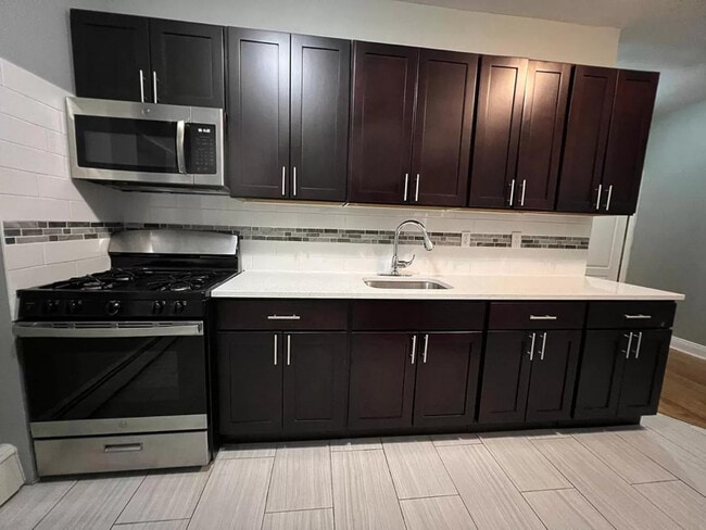 Foto del edificio - 22 Redwood Ave