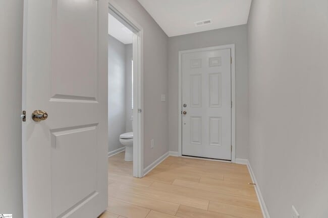 Building Photo - 3040 Willow Rd