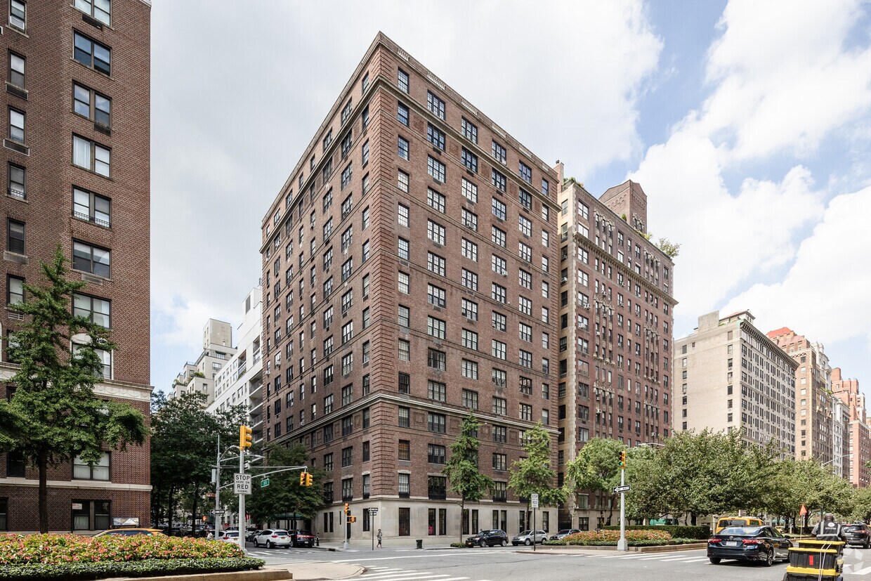 Primary Photo - 1060 Park Ave