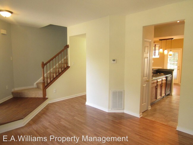 Building Photo - 2 br, 1.5 bath House - 9304 Silverbush Dr.