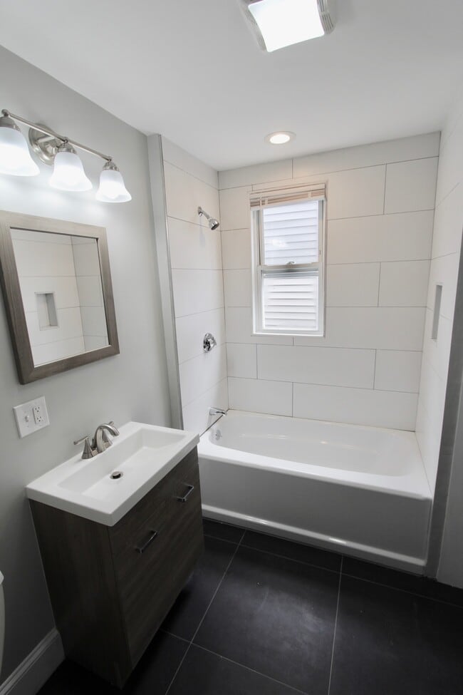 Building Photo - 14 Elder St