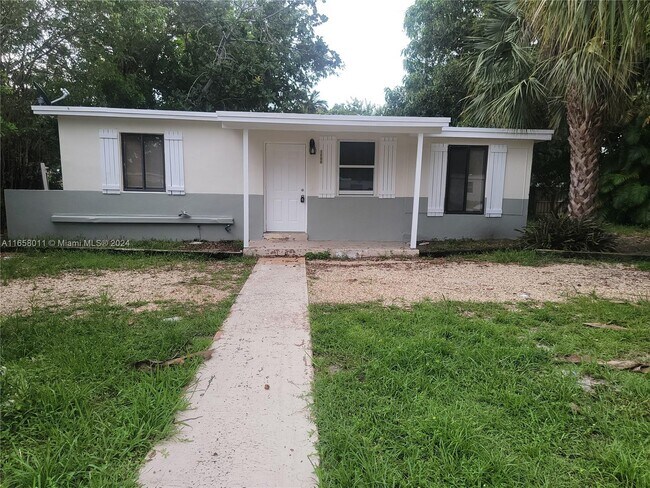 Building Photo - 1800 NE 51st Ct