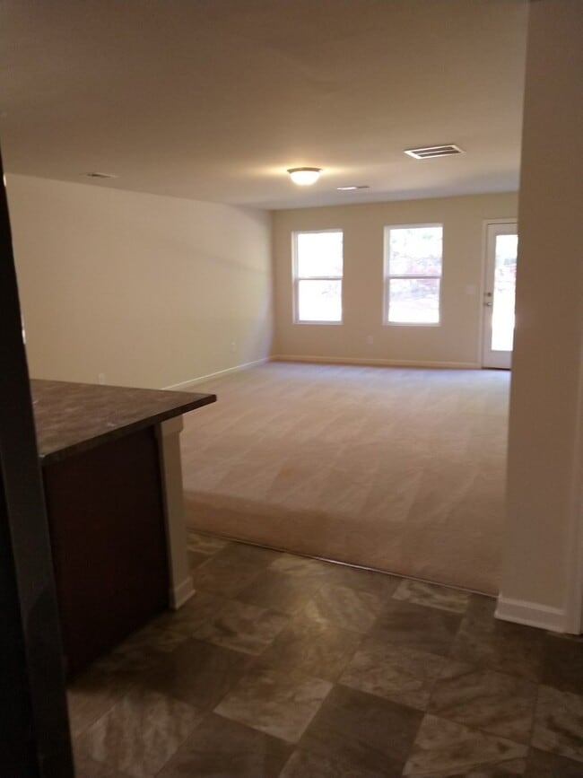 Building Photo - 3 bed/ 2.5 bath!!!
