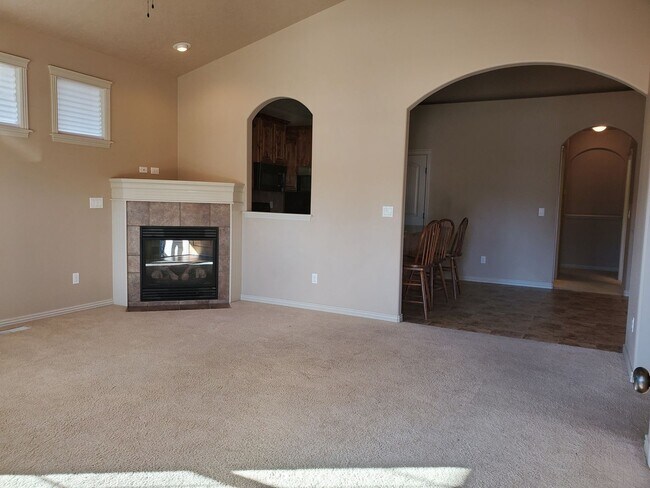 Foto del edificio - 3 bedroom, 2 bath in Tuscany Messina Meadows