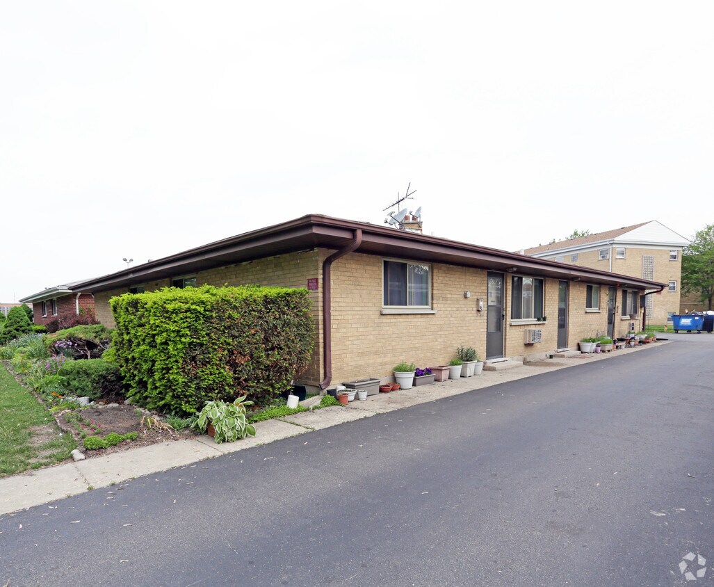 Building Photo - 136 E Lorraine Ave