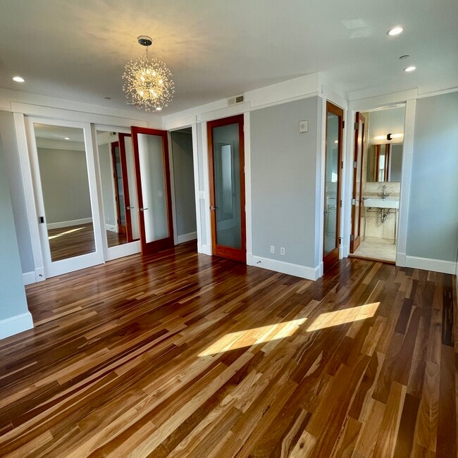 Building Photo - 732 Lombard Street, Unit 732