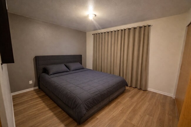 Foto del edificio - 651 NE Ellis Way
