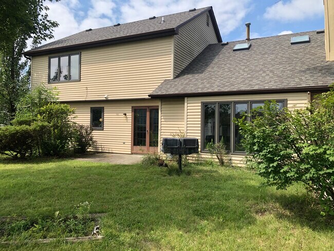 Large backyard with patio - 7510 Bridgewater Dr