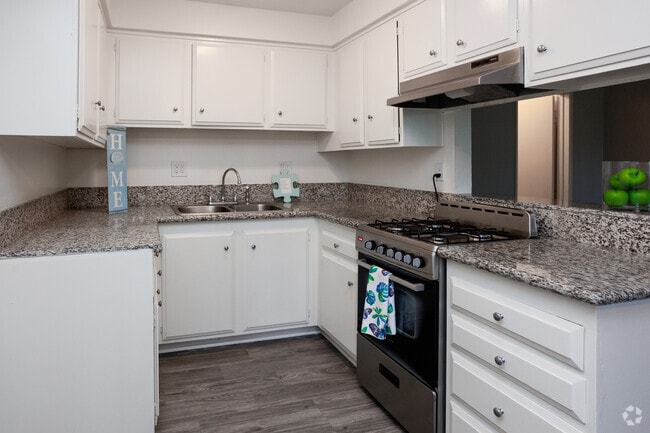 1 habitación, 1 baño, 650 pies cuadrados - La Habra Hills Apartments