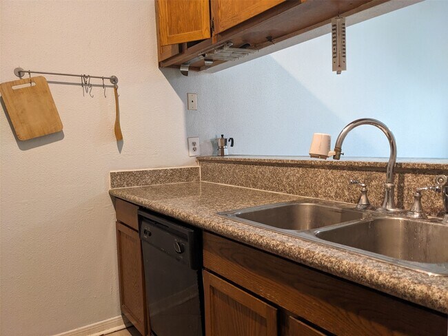 Foto del edificio - 8055 Cambridge St