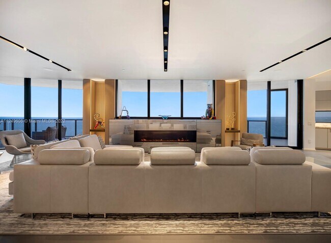 Building Photo - 18555 Collins Ave