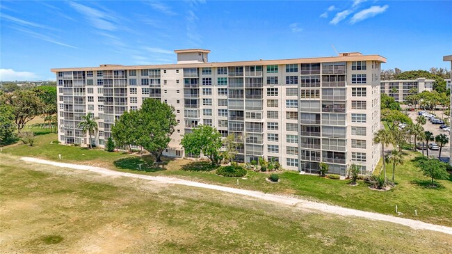 Building Photo - 2671 S Course Dr
