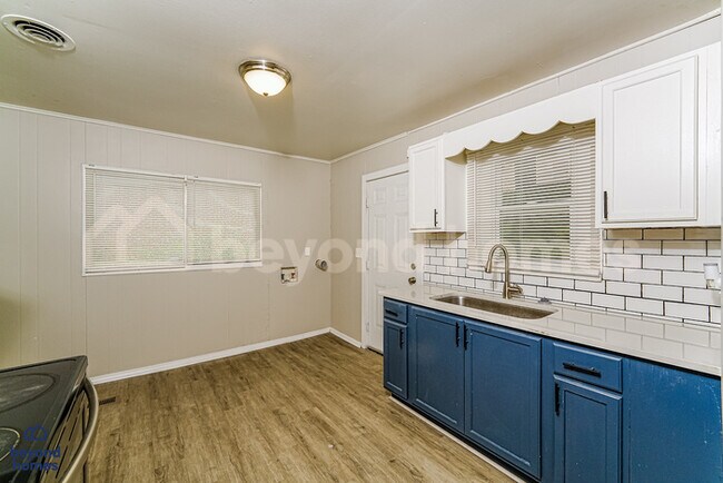 Foto del edificio - Discover this 3-bedroom, 1.5-bath home in Birmingham’s Spring Lake area!