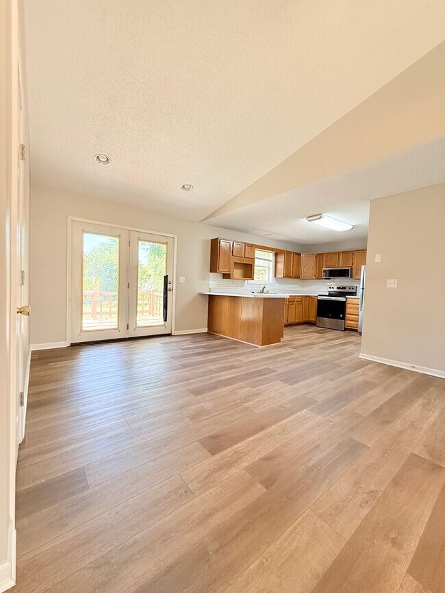 Building Photo - 1285-MF2-IO