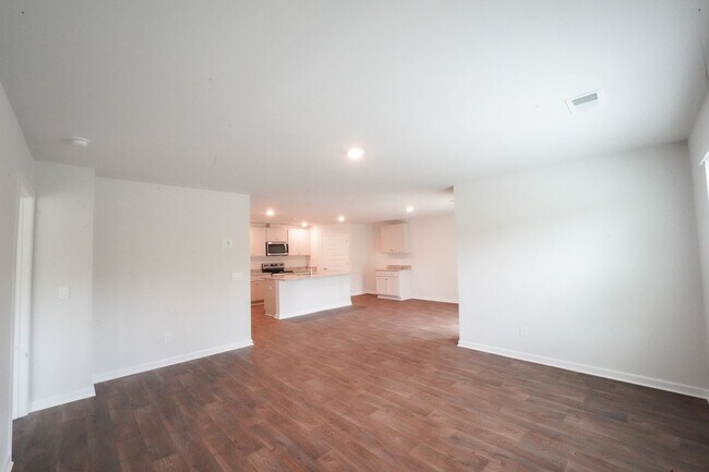 Foto del edificio - Coming Available!