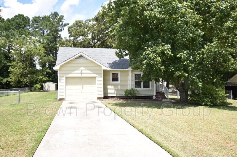 Primary Photo - 121 Sprucepine Dr