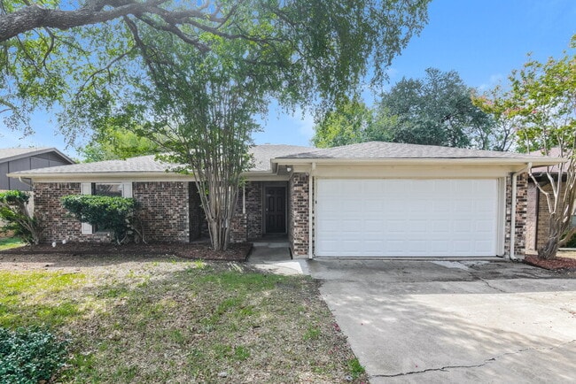 Building Photo - 3621 Willowbrook Dr
