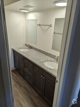 Building Photo - 4551 E Bellevue St