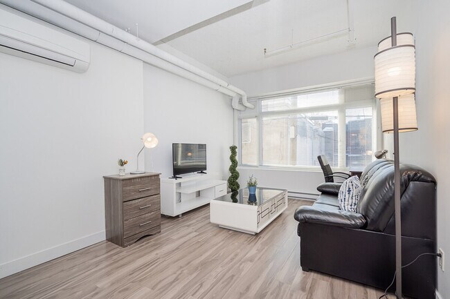 Photo du bâtiment - 6552 Av. De Chateaubriand