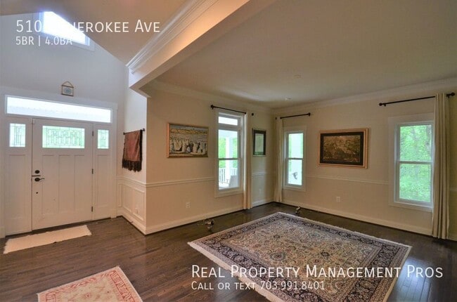 Building Photo - Gorgeous Custom Home in Alexandria- Surrou...