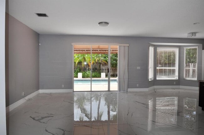 Foto del edificio - 12522 NW 18th Mnr