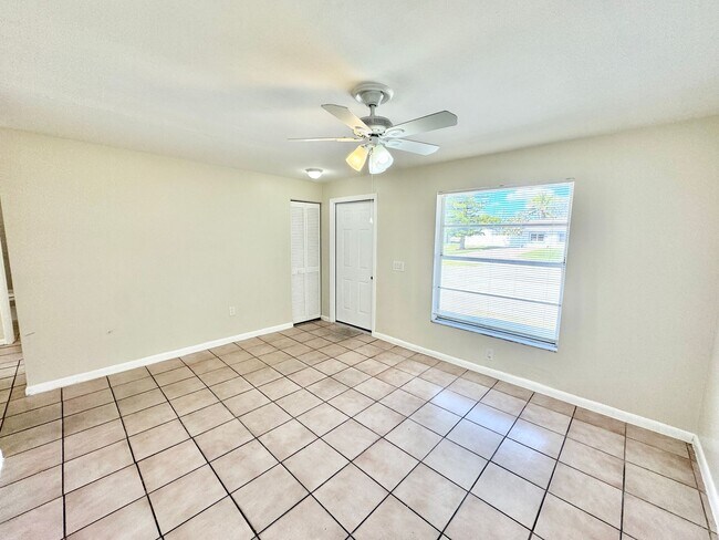 Foto del edificio - PIKUS (5328 24th Ave SW)