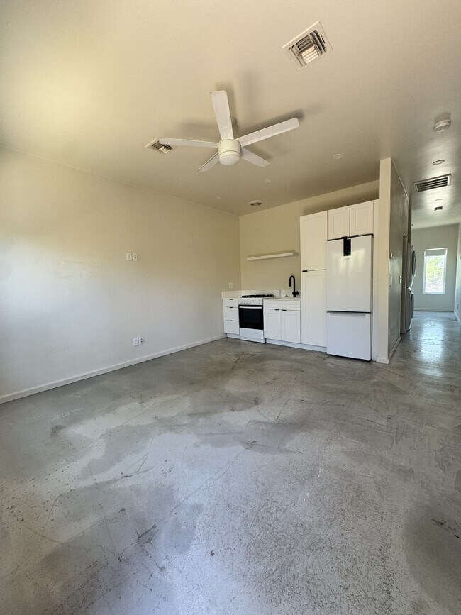 Photo - 1839 W Hazelwood St House