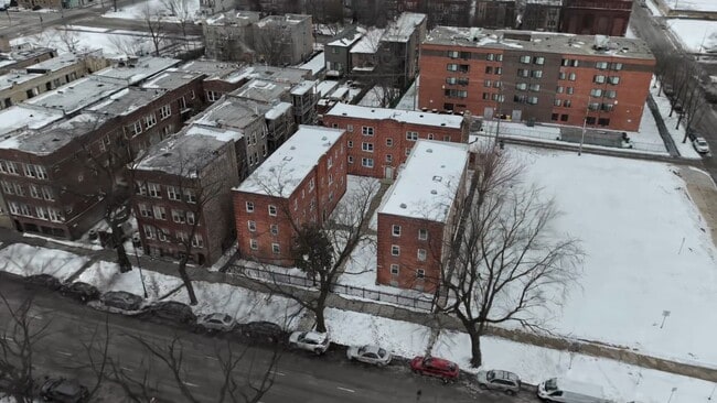  - 4208-4214 S Michigan Ave