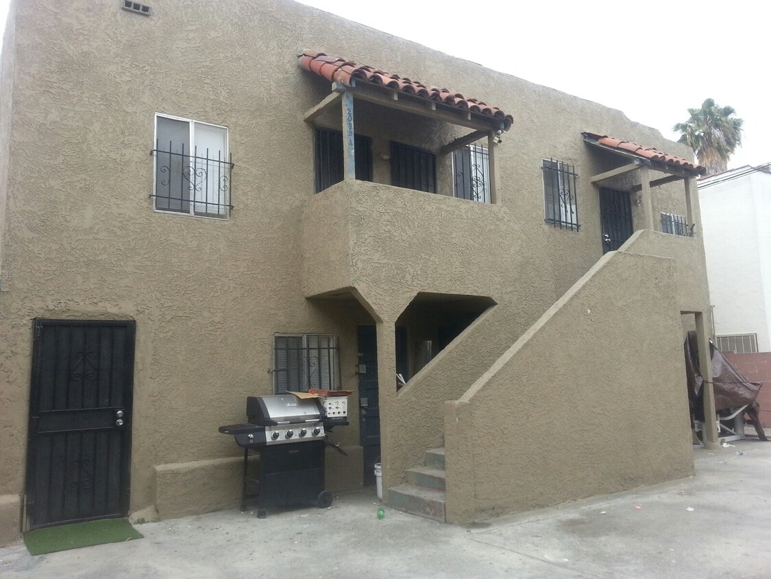 Primary Photo - 2039 Cedar Ave