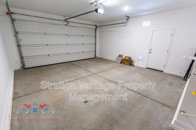 Building Photo - 7439 S 76th Dr