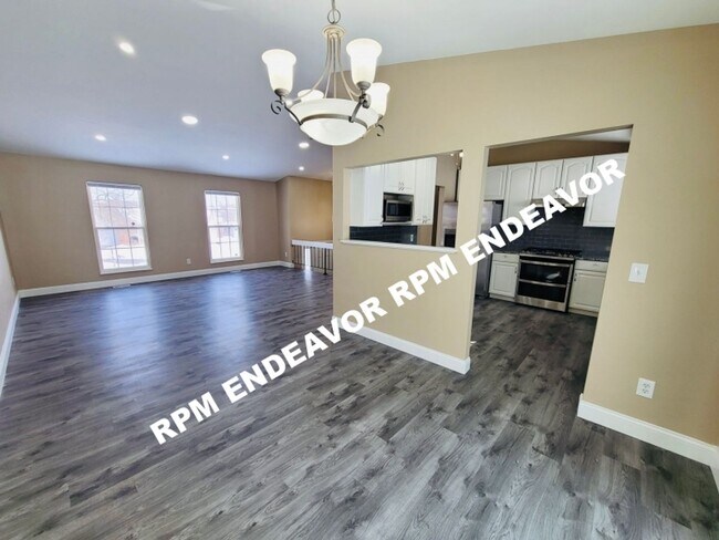 Foto del edificio - "Stunning 3-Bed Home with Modern Finishes, Spacious Yard, and Quiet Cul-De-Sac Location!"