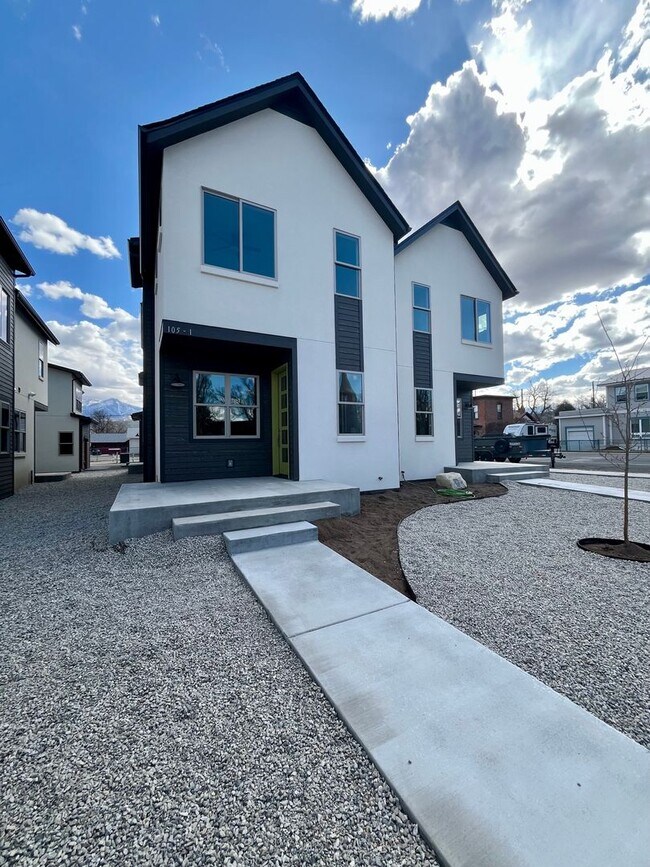 Building Photo - 105 Park Ave