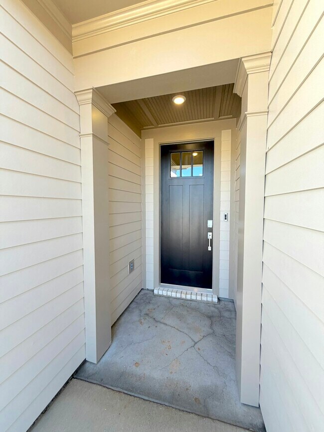 Building Photo - 214 Stockyard Cir