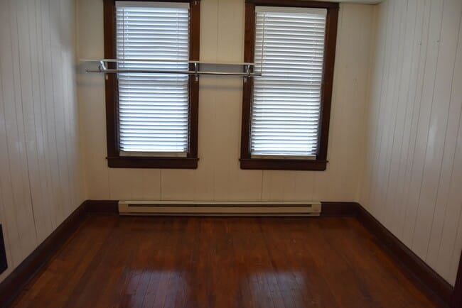Building Photo - 1st Floor Apartment