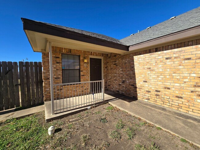 Foto del edificio - 5102 Heather Ln