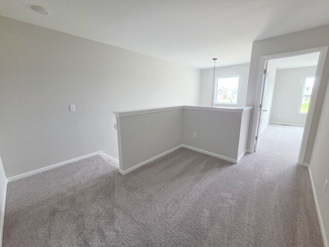 Building Photo - 3565 Canal Square Dr