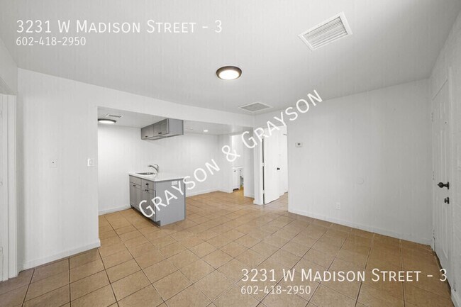 Foto del edificio - 3231 W Madison St