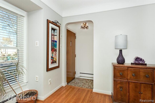 Foto del edificio - 1349 Franklin Rd