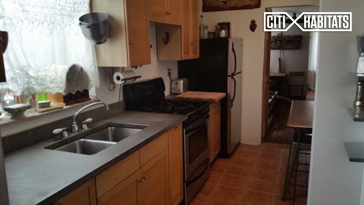 Primary Photo - 292 E 3rd St
