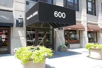 Building Photo - 600 S Dearborn St