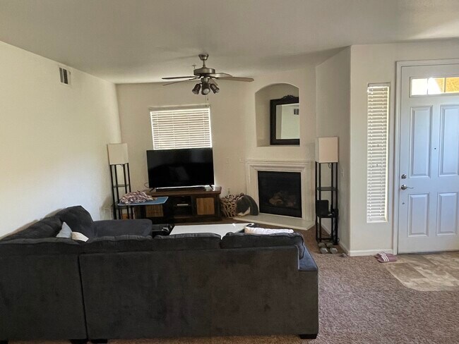 Living Room - 17000 Wedge Pky