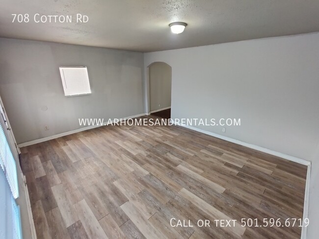 Building Photo - 708 Cotton Rd | $895 | 3 beds 1 bath