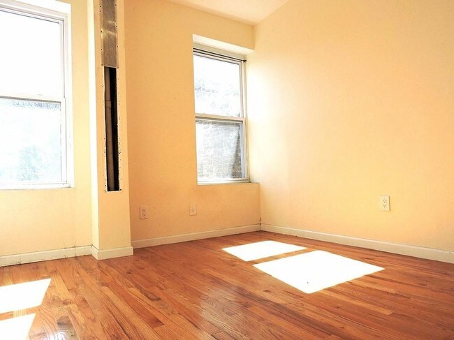 Building Photo - 454 Myrtle Ave