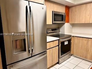 Building Photo - 2655 Collins Ave